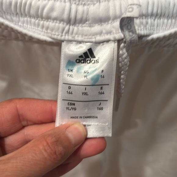 Adidas Classic Kids White Sports Shorts - Picture 4 of 8